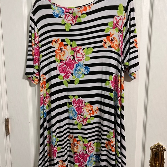 Multiples Tunic Top - Picture 2 of 5